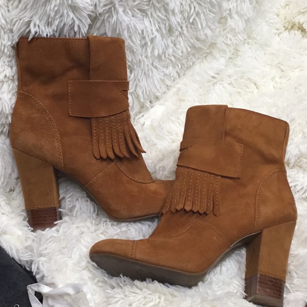 BCBG boots size 8 1/2